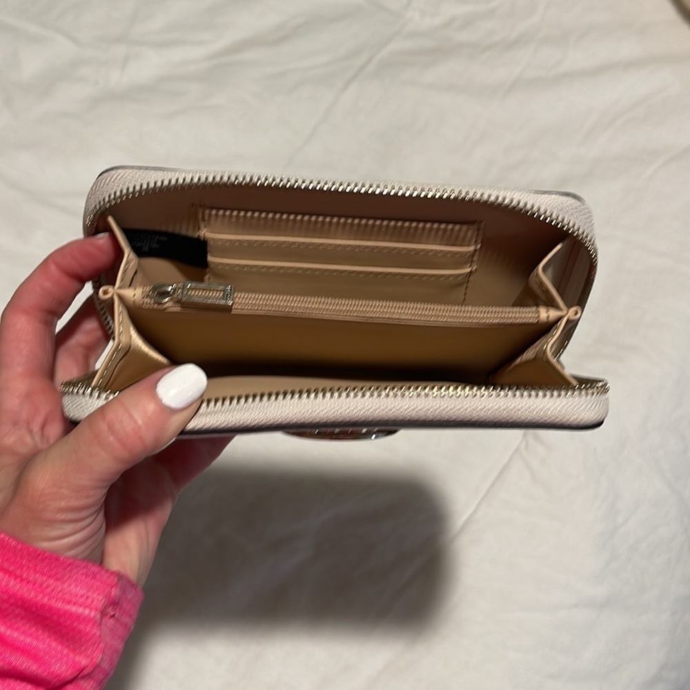 GUESS Zipper Clutch/ Wallet - Picture 2 of 5